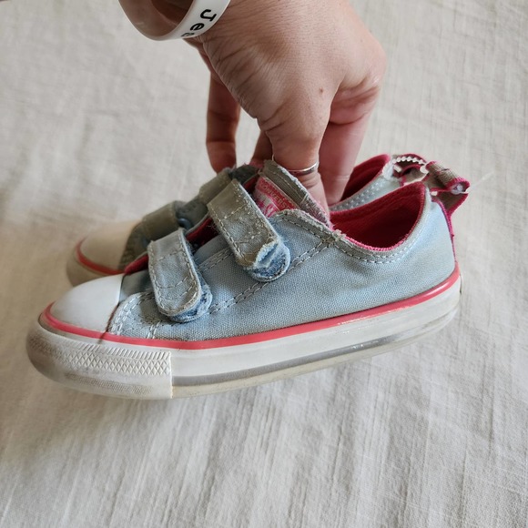 Converse Blue/Pink Shoes toddler 8 - Picture 4 of 8